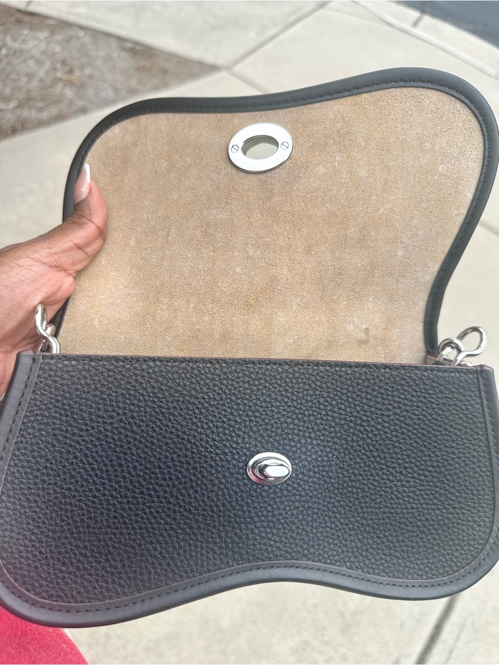 Black Pebbled Shoulder Bag with Tortoiseshell Chain Strap - Picture 2 of 3